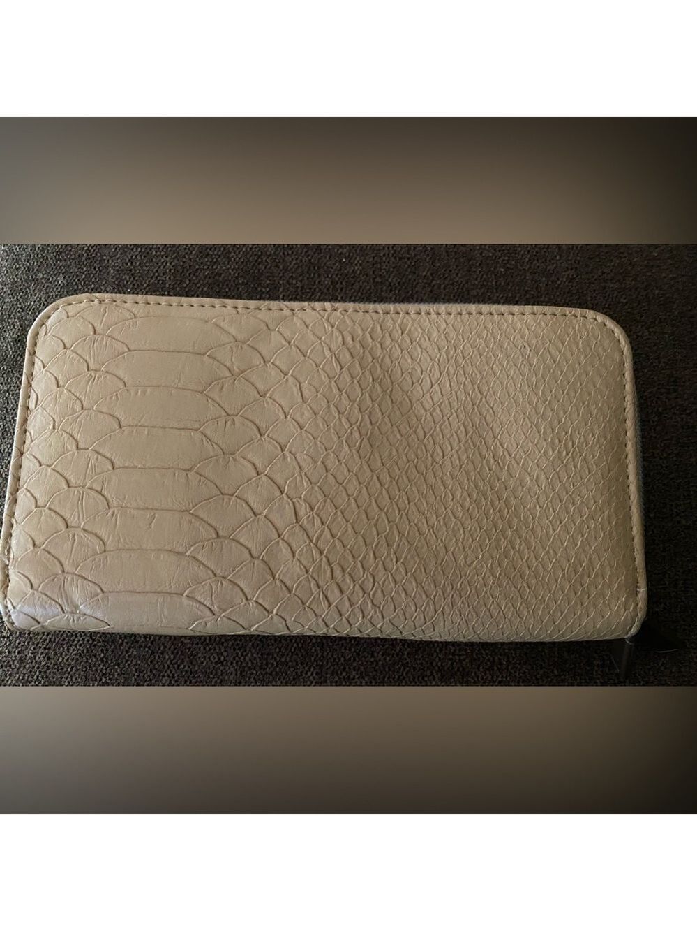 Steve Madden Python Beige Wallet - Picture 3 of 16